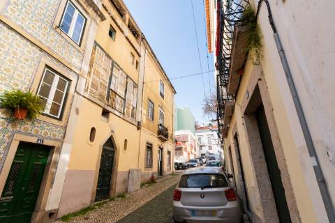 Prédio com 1141 m2 e 3 lojas no Príncipe Real