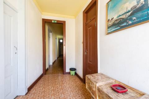 Prédio com 1141 m2 e 3 lojas no Príncipe Real