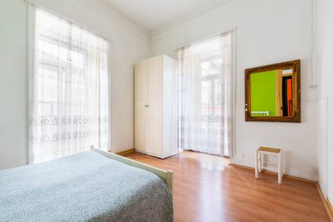 Prédio com 1141 m2 e 3 lojas no Príncipe Real