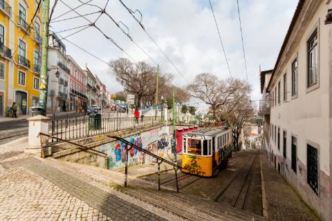 Prédio com 1141 m2 e 3 lojas no Príncipe Real