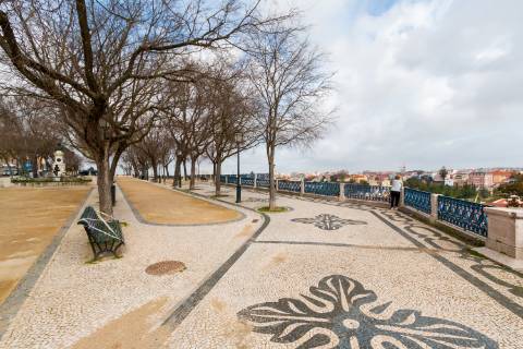 Prédio com 1141 m2 e 3 lojas no Príncipe Real