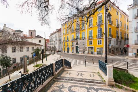 Prédio com 1141 m2 e 3 lojas no Príncipe Real