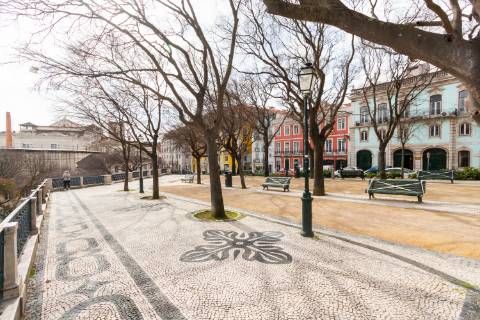 Prédio com 1141 m2 e 3 lojas no Príncipe Real