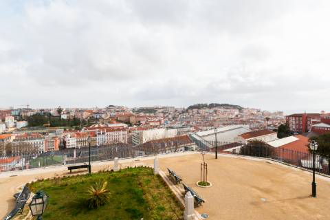 Prédio com 1141 m2 e 3 lojas no Príncipe Real