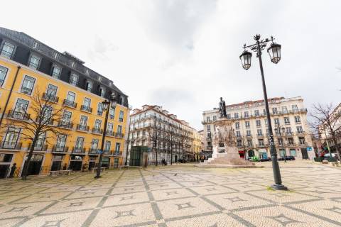 Prédio com 1141 m2 e 3 lojas no Príncipe Real