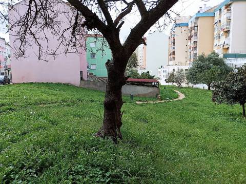 Lote de terreno para construção de 5.051,70 m2, em Benfica, Lisboa
