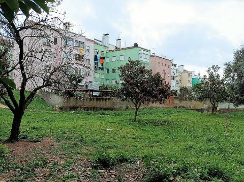 Lote de terreno para construção de 5.051,70 m2, em Benfica, Lisboa