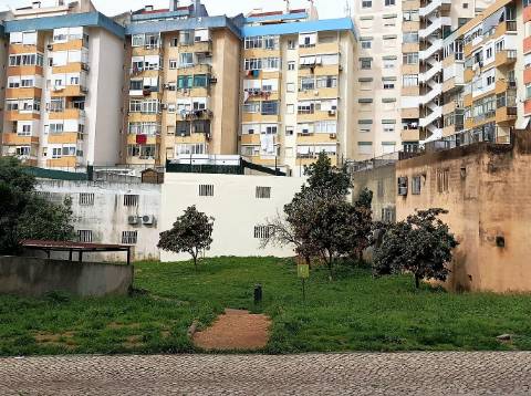 Lote de terreno para construção de 5.051,70 m2, em Benfica, Lisboa