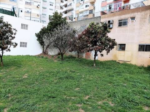 Lote de terreno para construção de 5.051,70 m2, em Benfica, Lisboa