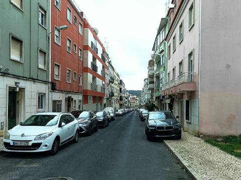 Lote de terreno para construção de 5.051,70 m2, em Benfica, Lisboa