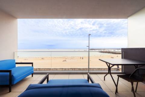 Apartamento T1+1 com vista mar - Sesimbra