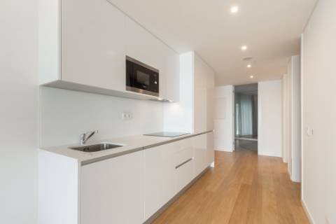 Apartamento T1+1 com vista mar - Sesimbra