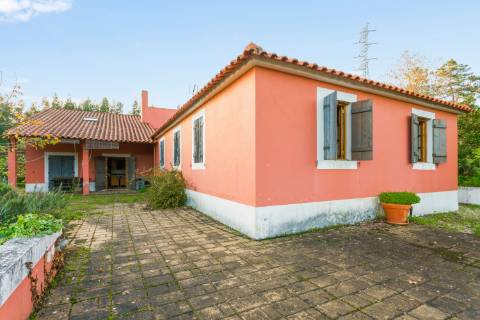 Quinta de 10 Hectares com duas Moradias!