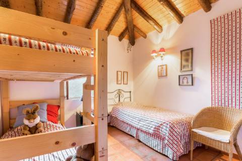 Quinta de 10 Hectares com duas Moradias!