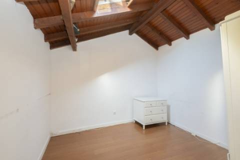 Prédio com 3 frações no coração de São Bento