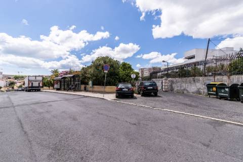 Terreno na Ajuda com 2000 m2, junto ao Polo Universitário da Ajuda