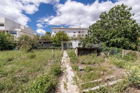 Terreno na Ajuda com 2000 m2, junto ao Polo Universitário da Ajuda