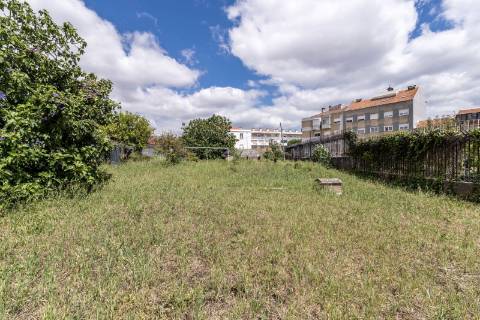 Terreno na Ajuda com 2000 m2, junto ao Polo Universitário da Ajuda
