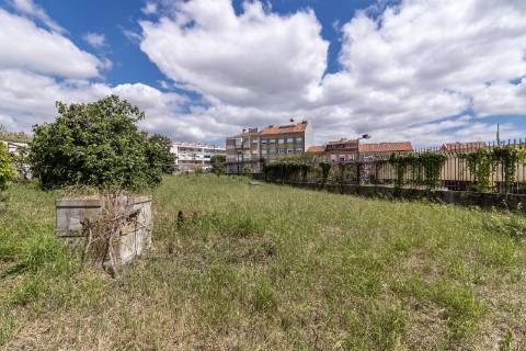 Terreno na Ajuda com 2000 m2, junto ao Polo Universitário da Ajuda