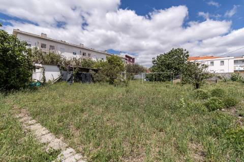Terreno na Ajuda com 2000 m2, junto ao Polo Universitário da Ajuda