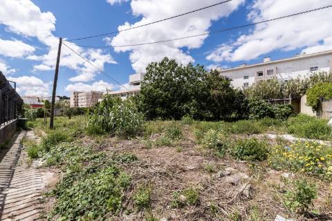 Terreno na Ajuda com 2000 m2, junto ao Polo Universitário da Ajuda