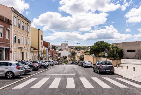 Terreno na Ajuda com 2000 m2, junto ao Polo Universitário da Ajuda