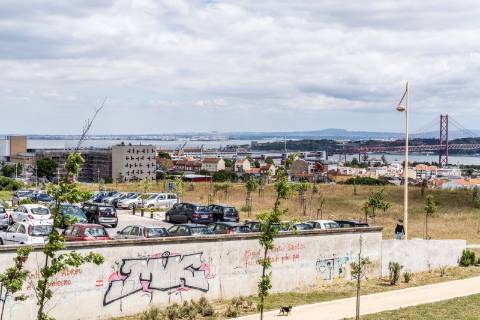 Terreno na Ajuda com 2000 m2, junto ao Polo Universitário da Ajuda