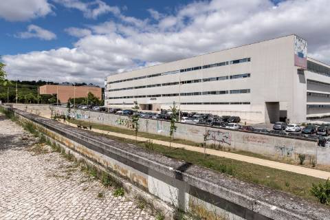 Terreno na Ajuda com 2000 m2, junto ao Polo Universitário da Ajuda