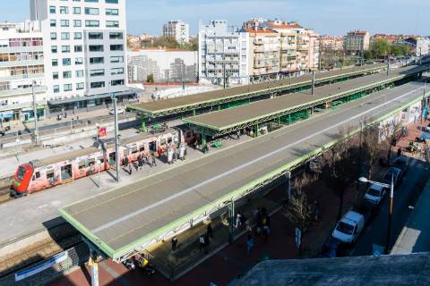 Espaço comercial, em 3º piso de prédio na Amadora
