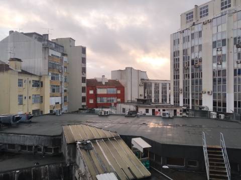 Espaço comercial, em 3º piso de prédio na Amadora