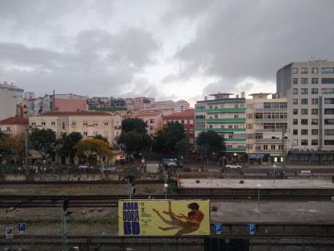 Espaço comercial, em 3º piso de prédio na Amadora