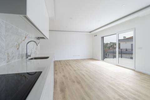 Penthouse T3 a estrear, com Terraço de 120 m2, vista 360º, e 2 Lugares de Garagem, bem no Coração da Lourinhã.