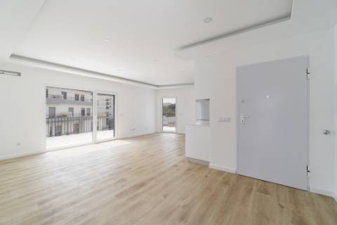 Penthouse T3 a estrear, com Terraço de 120 m2, vista 360º, e 2 Lugares de Garagem, bem no Coração da Lourinhã.