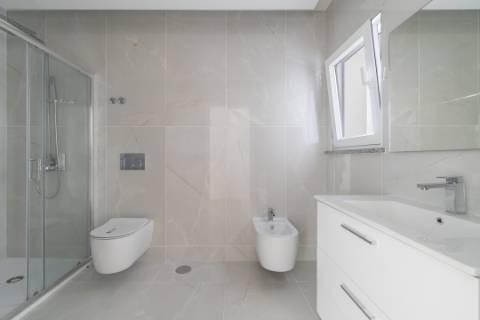 Penthouse T3 a estrear, com Terraço de 120 m2, vista 360º, e 2 Lugares de Garagem, bem no Coração da Lourinhã.