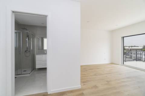 Penthouse T3 a estrear, com Terraço de 120 m2, vista 360º, e 2 Lugares de Garagem, bem no Coração da Lourinhã.