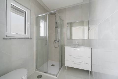 Penthouse T3 a estrear, com Terraço de 120 m2, vista 360º, e 2 Lugares de Garagem, bem no Coração da Lourinhã.