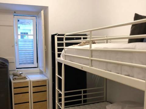 Apartamento T3 renovado no Bairro Alto em Lisboa- INVESTIDORES