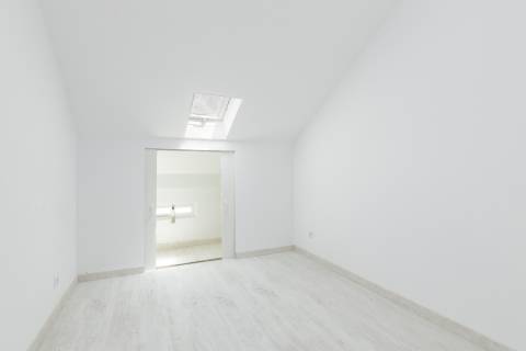 Atenção Investidores: 2 Moradias interligadas com logradouro, 9 quartos, Rentabilidade Garantida de 7,5%, Junto ao Polo Universitário da Ajuda