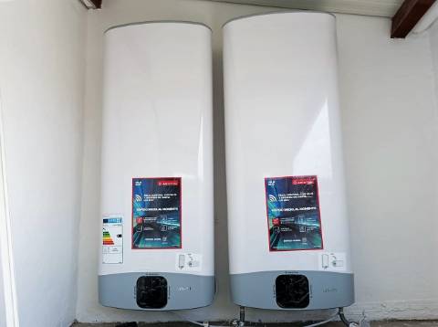 Atenção Investidores: 2 Moradias interligadas com logradouro, 9 quartos, Rentabilidade Garantida de 7,5%, Junto ao Polo Universitário da Ajuda