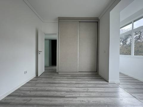 Charmoso apartamento T1 no coração do vibrante bairro de Arroios, em Lisboa.