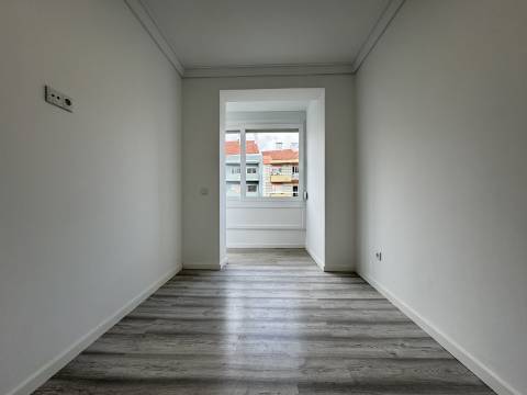 Charmoso apartamento T1 no coração do vibrante bairro de Arroios, em Lisboa.