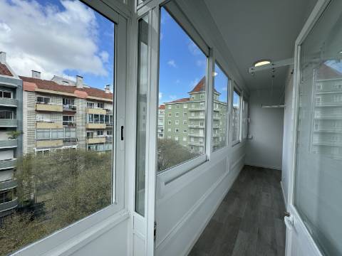 Charmoso apartamento T1 no coração do vibrante bairro de Arroios, em Lisboa.