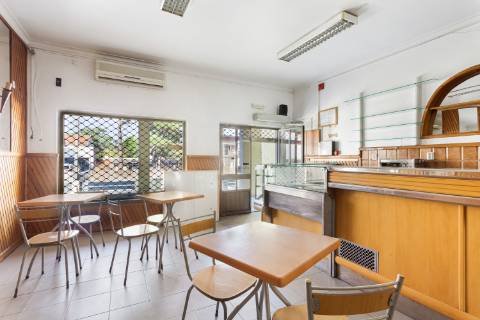 Restaurante na Charneca da Caparica pronto a funcionar