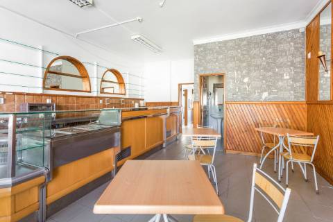 Restaurante na Charneca da Caparica pronto a funcionar