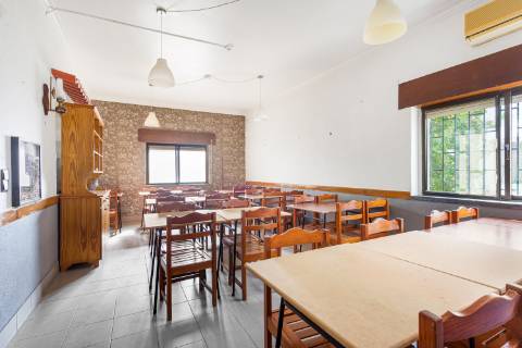 Restaurante na Charneca da Caparica pronto a funcionar