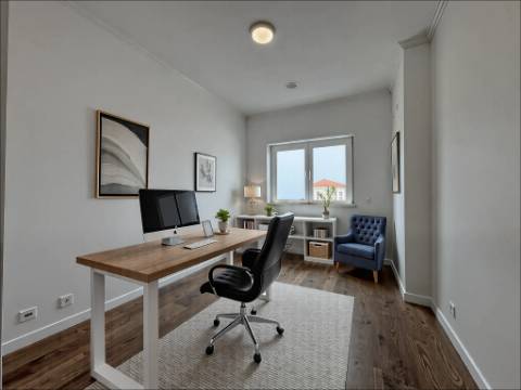 Moradia T3 com terraço e logradouro no centro da Ericeira