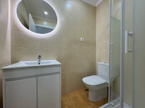 Moradia T3 com terraço e logradouro no centro da Ericeira