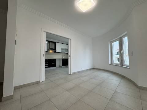 Moradia T3 com terraço e logradouro no centro da Ericeira