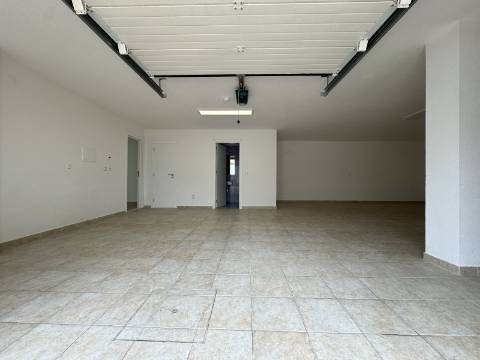 Moradia T3 com terraço e logradouro no centro da Ericeira