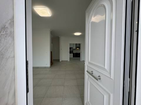 Moradia T3 com terraço e logradouro no centro da Ericeira